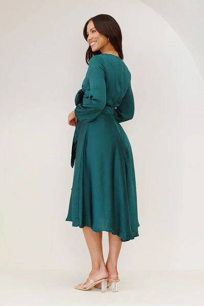 Helene - Elegant midiklänning med vriden front