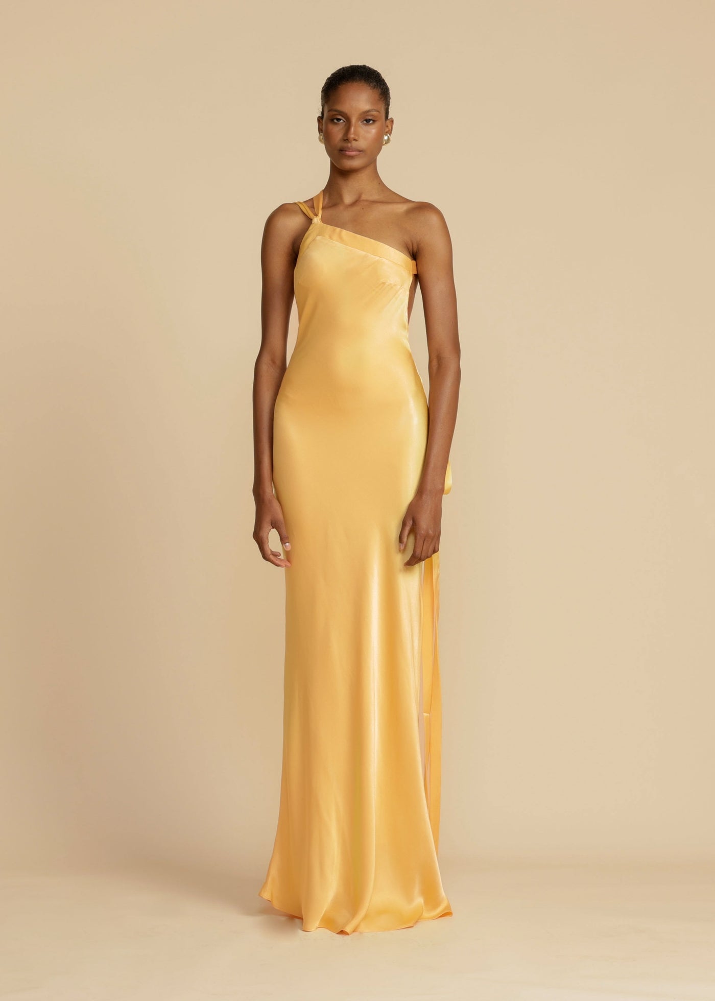 Gabriella - Asymmetrisk aftonklänning i satin