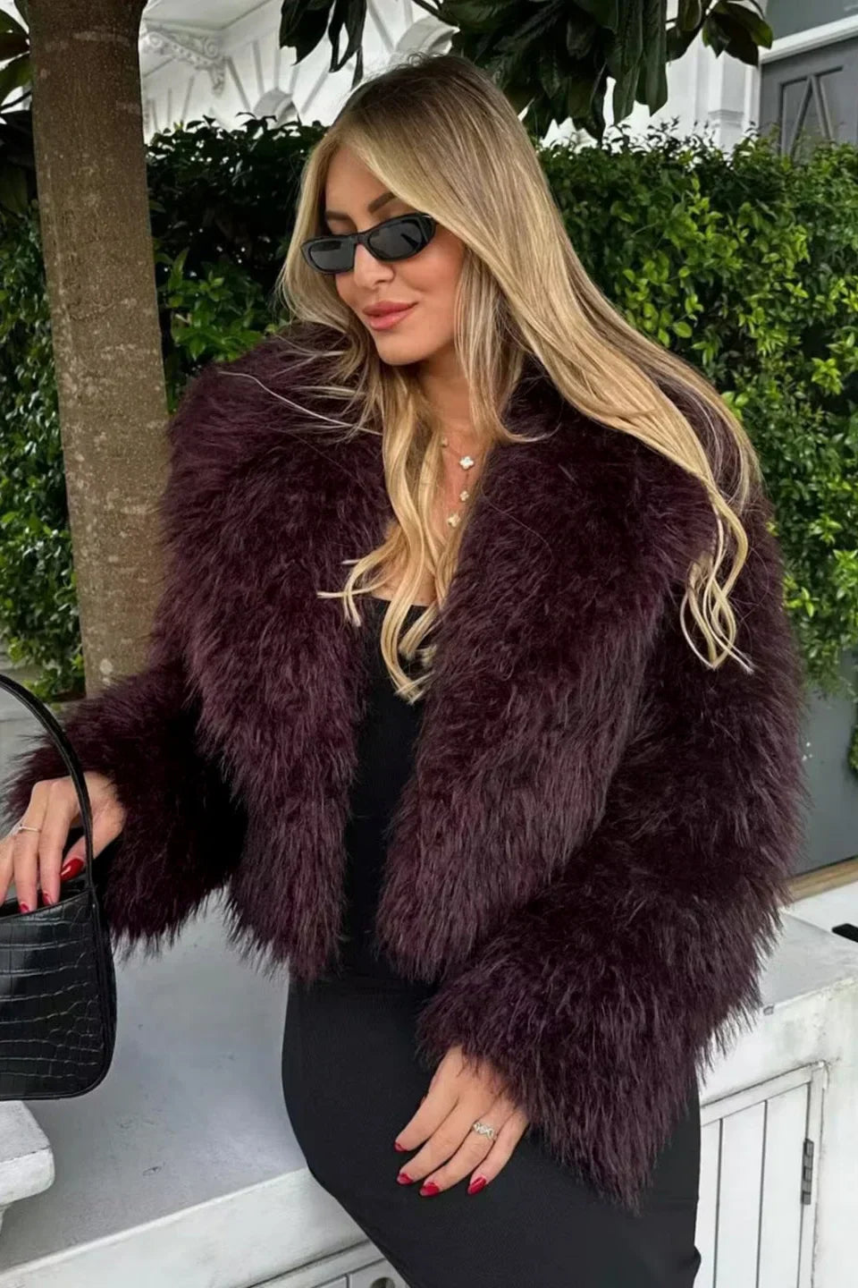 Ebba - Kort fluffig jacka med omvänd krage