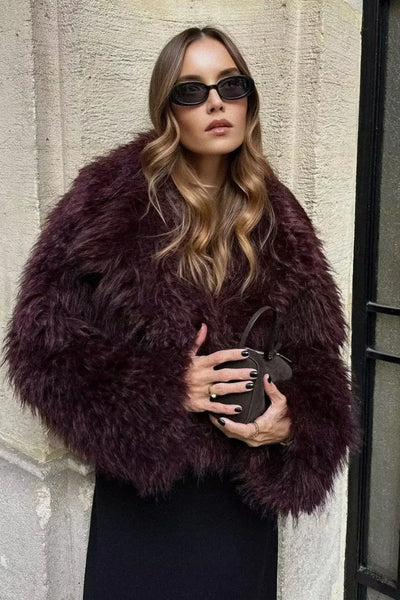 Ebba - Kort fluffig jacka med omvänd krage