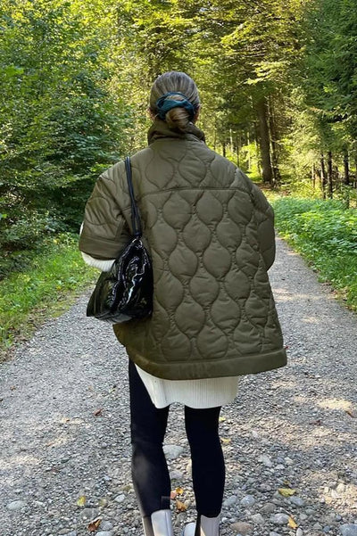 Hanna - Quiltad kortärmad jacka med hög krage