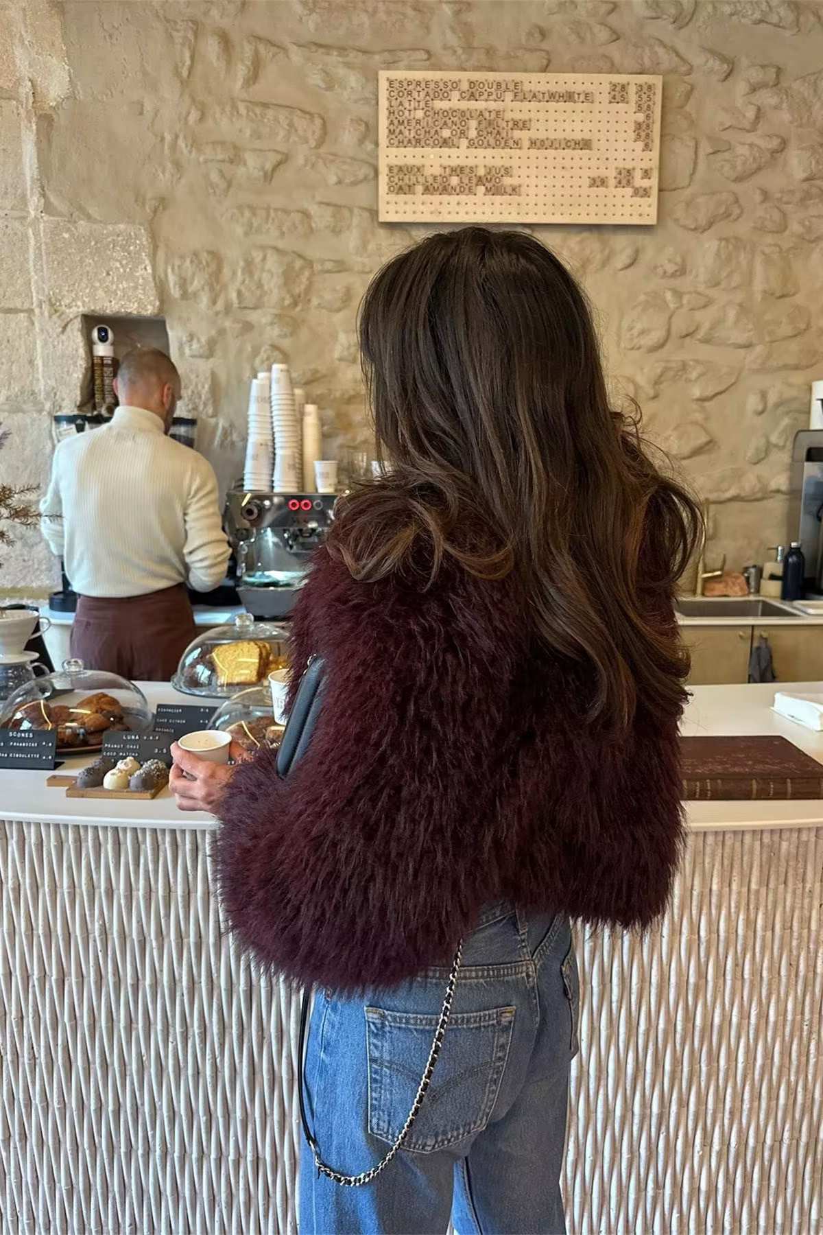 Ebba - Kort fluffig jacka med omvänd krage