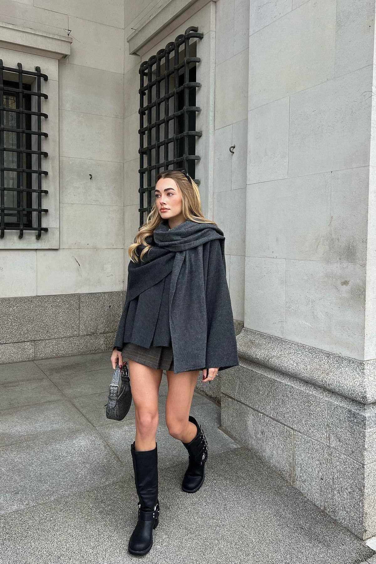 Lucie - Elegant lager-på-lager-kavaj med cape