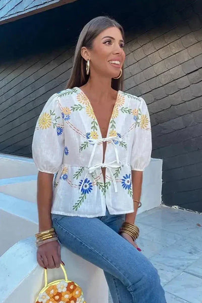 Rebecca - Blommig blus med rosettdetalj