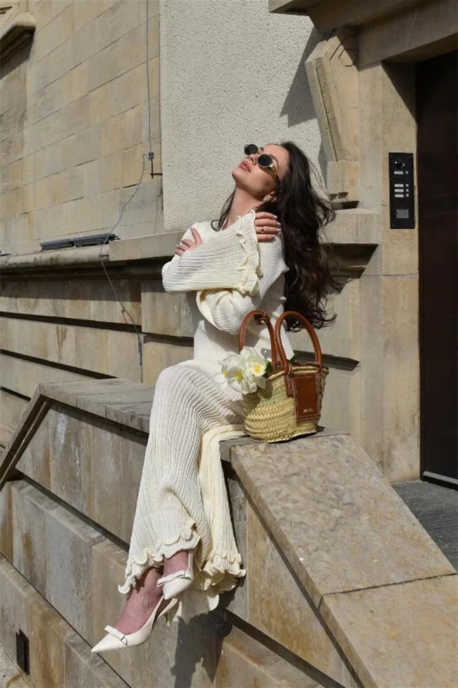 Norah - Elegant långklänning med volanger