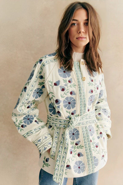 Fiona - Kavaj med blommigt broderi och bälte