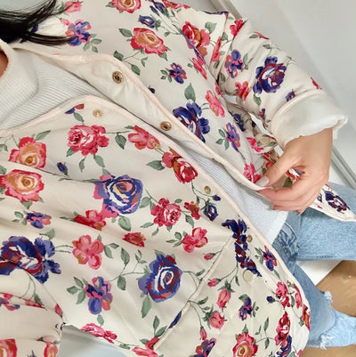Andrea - Quiltad jacka med iögonfallande blommönster